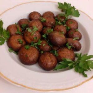 Fresh brown mushrooms rich in antioxidants.-exquisite brown mushrooms.jpg